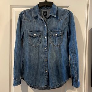 Gap light weight and soft denim button down shirt with pearlescent buttons